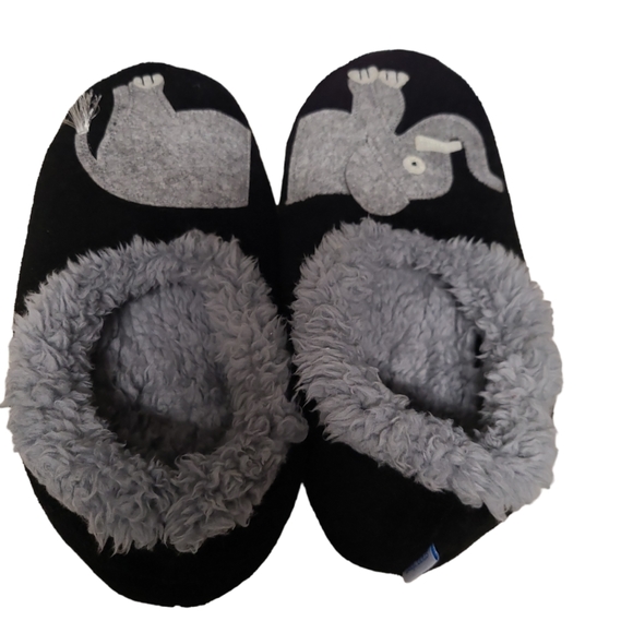 Snoozies elephant slippers - Picture 2 of 7